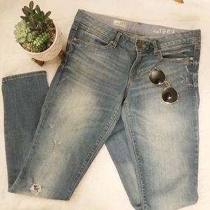 Gap mid rise distressed skinny jeans